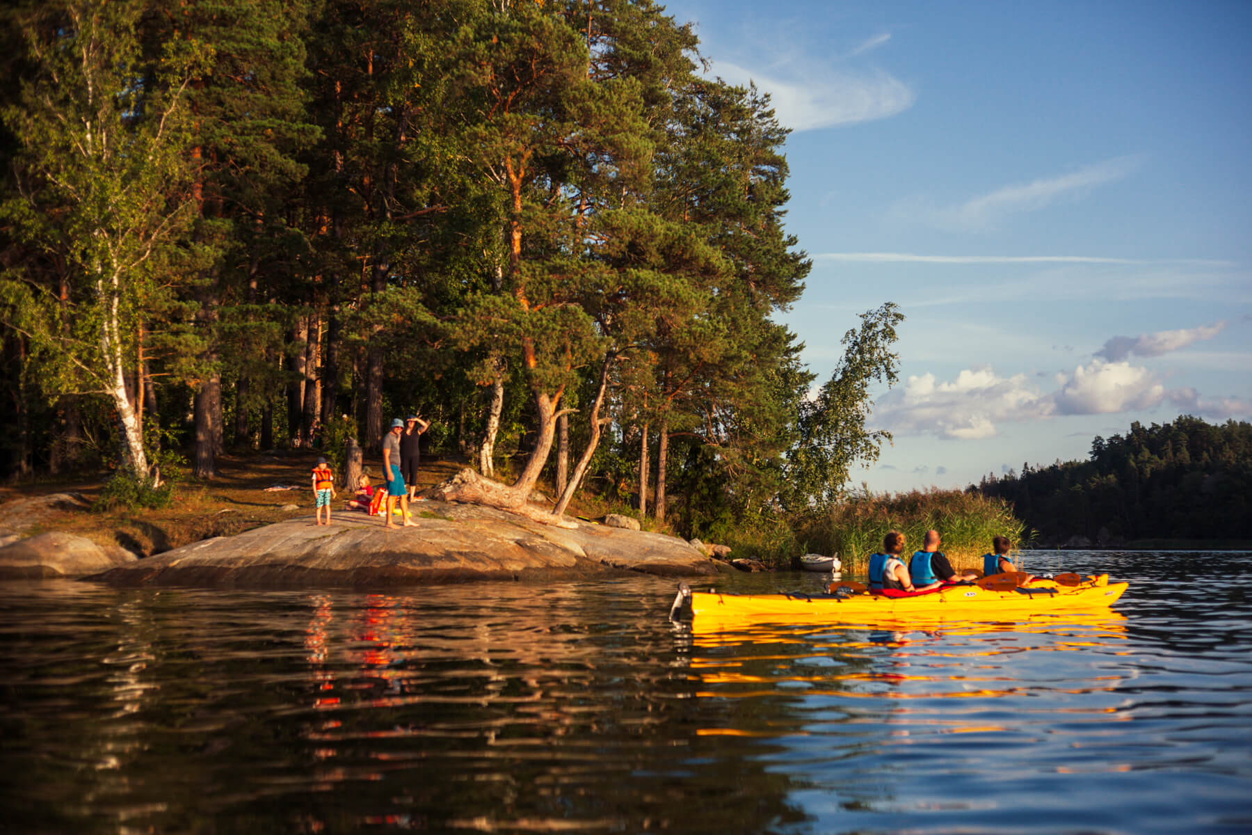 excursion estivale en kayak dans l'archipel de Stockholm