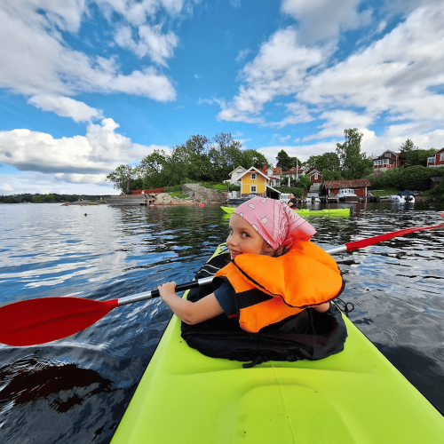 Family kayaking in Vaxholm