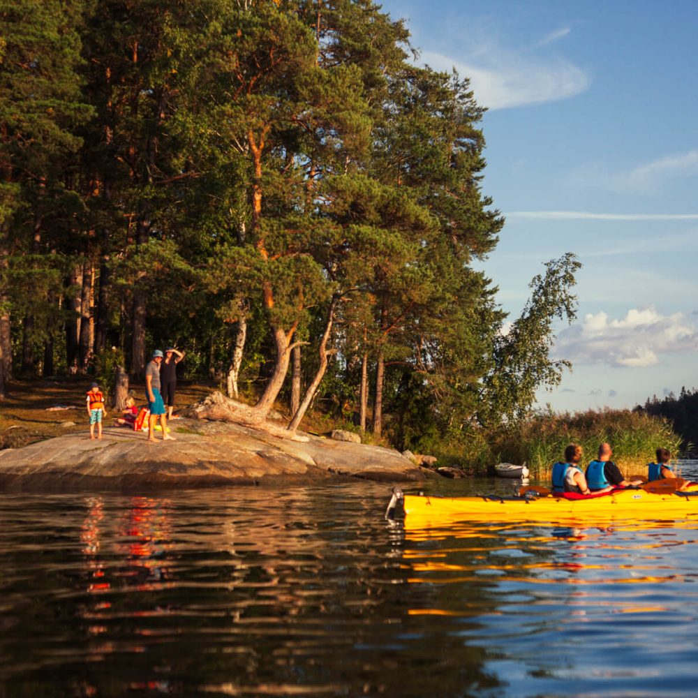 Sundown splendor, family bonding: Kayak tours in Stockholm's archipelago